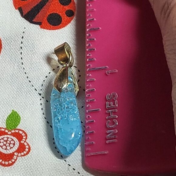 Aquamarine Blue Crackle Quartz Pendant - Picture 3 of 3